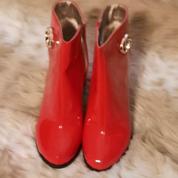 RED PATENT LEATHER BOOTIES - Picture 1 of 8